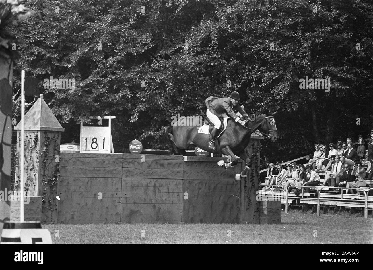 CHIO in Rotterdam, der beste Niederländer war G. L. Huet mit Medrano Datum: 4. september 1964 Standort: Rotterdam, Zuid-Holland Schlüsselwörter: Wettbewerbe persönlicher Name: G. L. Huet Institutionenname: CHIO Stockfoto