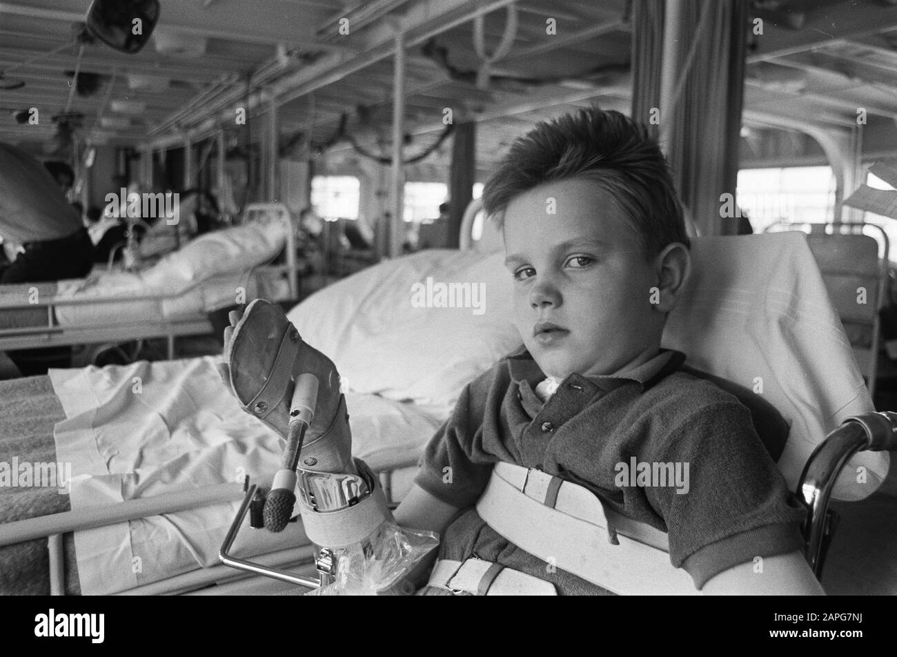 Das Rotkreuz-Schiff J. Henry Dunant macht eine Reise von einer Woche mit 42 jungen Patienten, hauptsächlich mit Atmungs- und Herzproblemen Beschreibung: Nahaufnahme eines Patienten Datum: 14. Juli 1969 Schlüsselwörter: Patienten Stockfoto