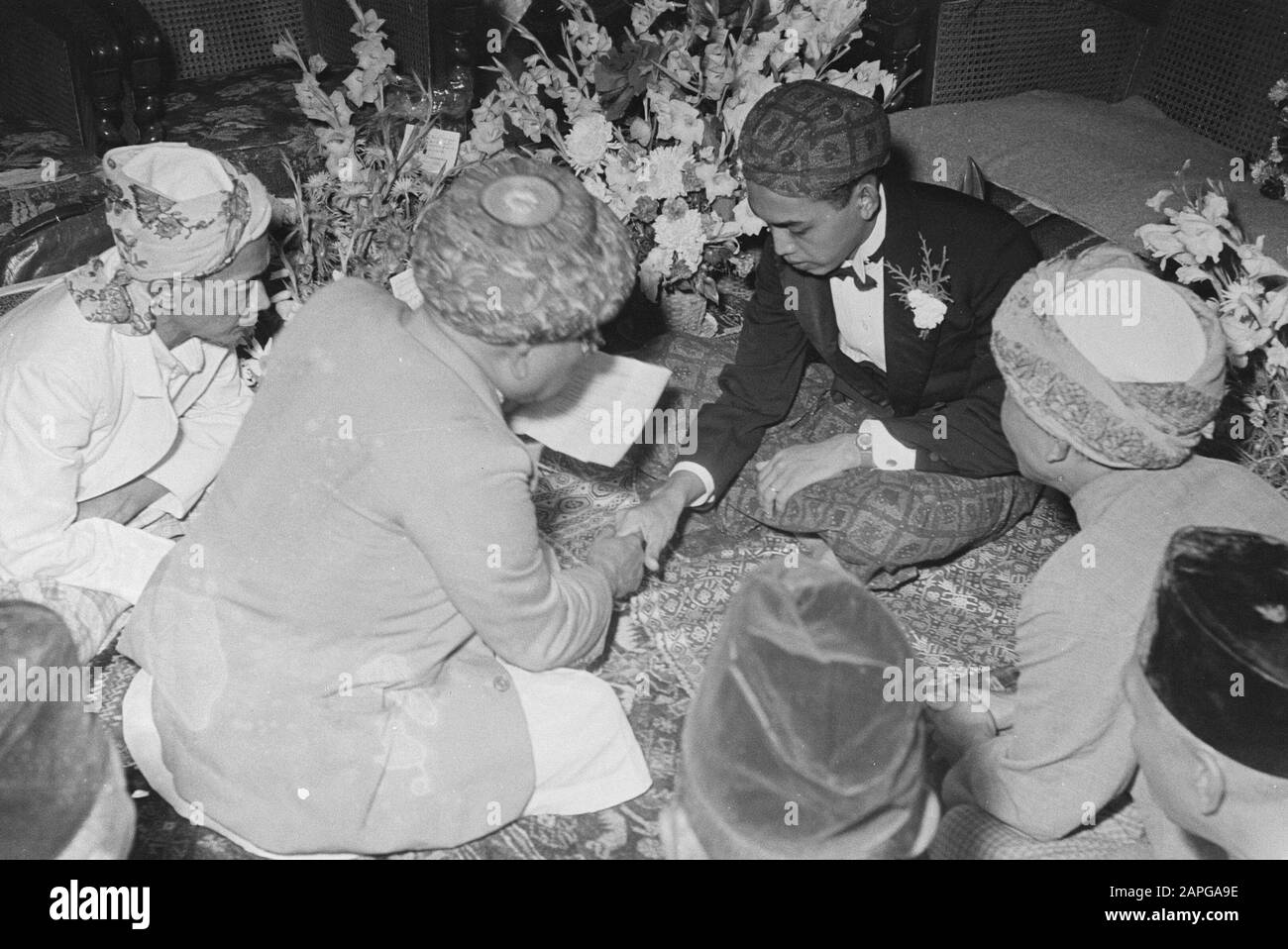 Beschreibung der niederländischen Hochzeit: Sammlung Photo Collection Service for Army Contacts Indonesia, Photon Number 1678-1-3 Datum: Mai 1948 Ort: Batavia, Indonesia, Jakarta, Dutch East Indies Stockfoto