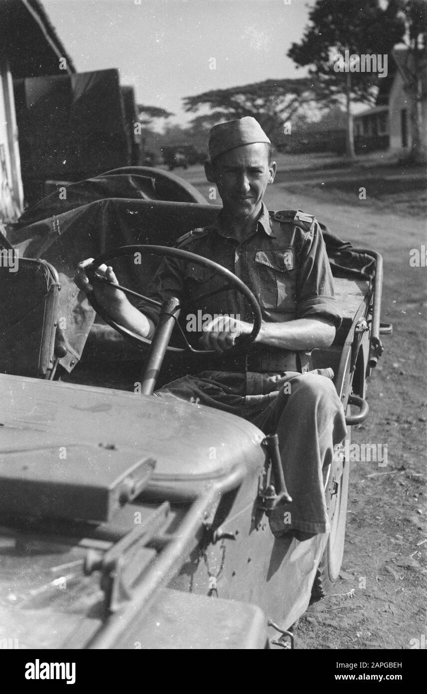 Schulungstreiber und Motorradfahrer (S.O.B.M.) bei Bandoeng Beschreibung: Sammlung Photo Collection Service für Armeekontakte Indonesien, Photonennummer 211-1-5 Datum: April 1947 Ort: Bandung, Indonesien, Niederländische Ostindien Stockfoto