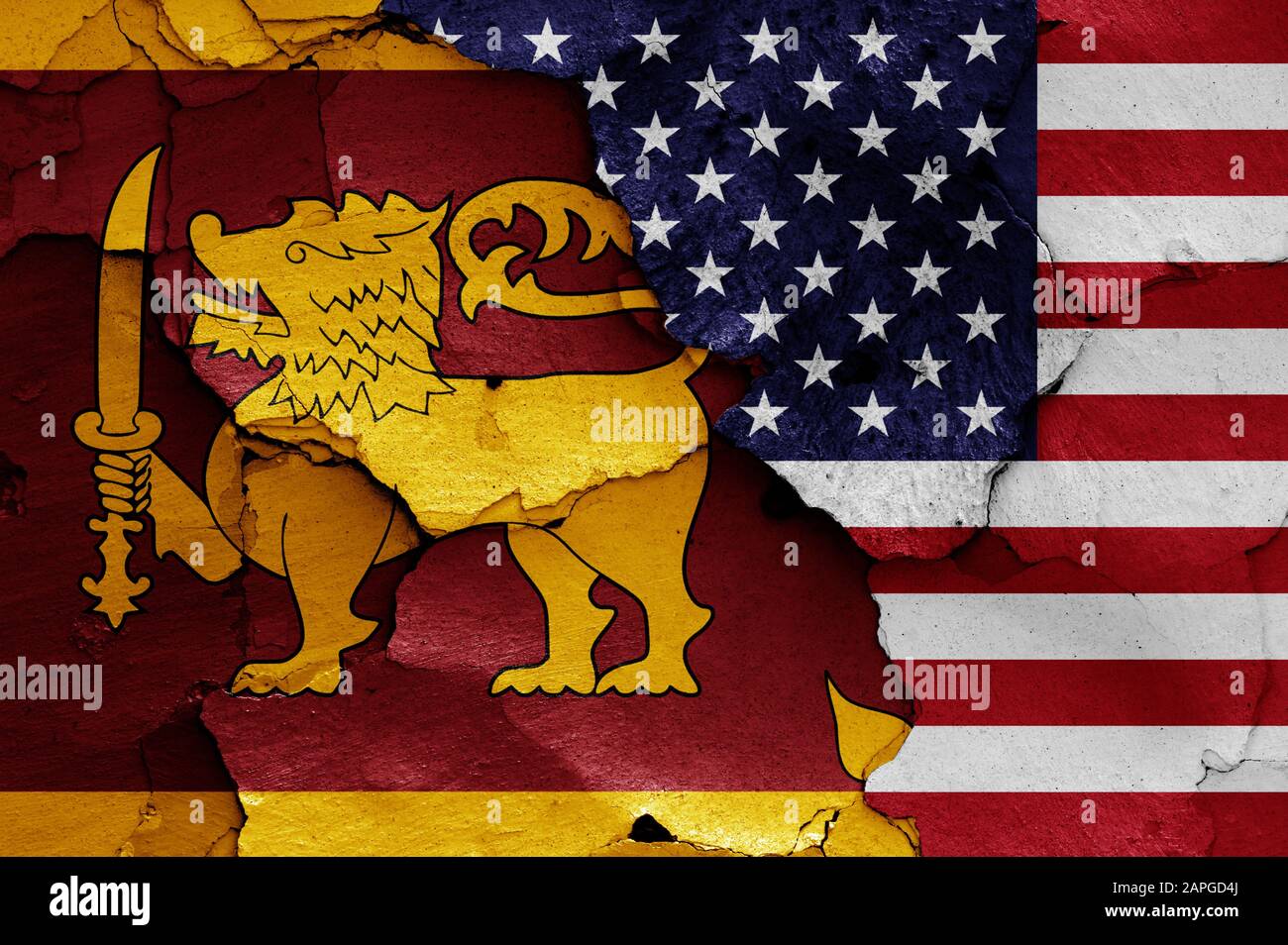 Flaggen Sri Lankas und der USA auf gerissene Wand gemalt Stockfoto