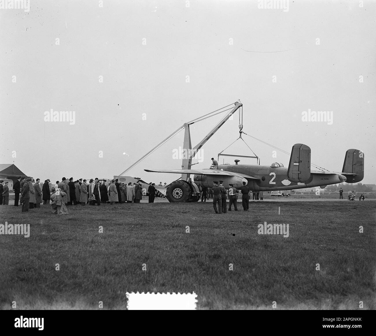Demonstration Safe Power, Hebekran für Flugzeuge in Valkenburg (in der Nähe von Leiden) Datum: 15. Oktober 1953 Standort: Valkenburg, Zuid-Holland Schlagwörter: Demonstrationen, AIRECT, Kranwagen Einstellname: Safe Power Stockfoto