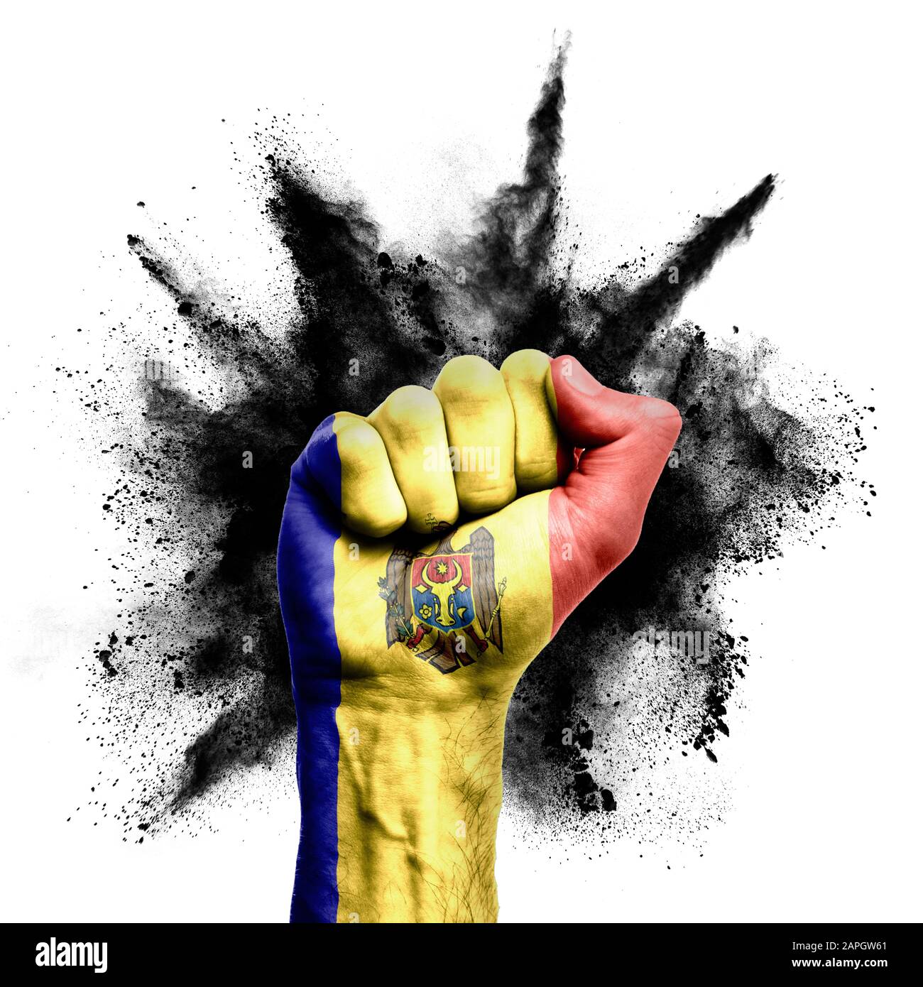 Moldawien hat mit Pulverexplosion, Macht, Protestkonzept die Faust erhoben Stockfoto