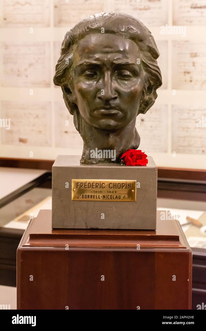 Mallorca, Spanien - 7. Mai 2019: Skulptur des Pianisten Fryderyk Chopin. Chopin und George Sand lebten während des Winters von 1838-1839 in Valldemossa. Mallo Stockfoto