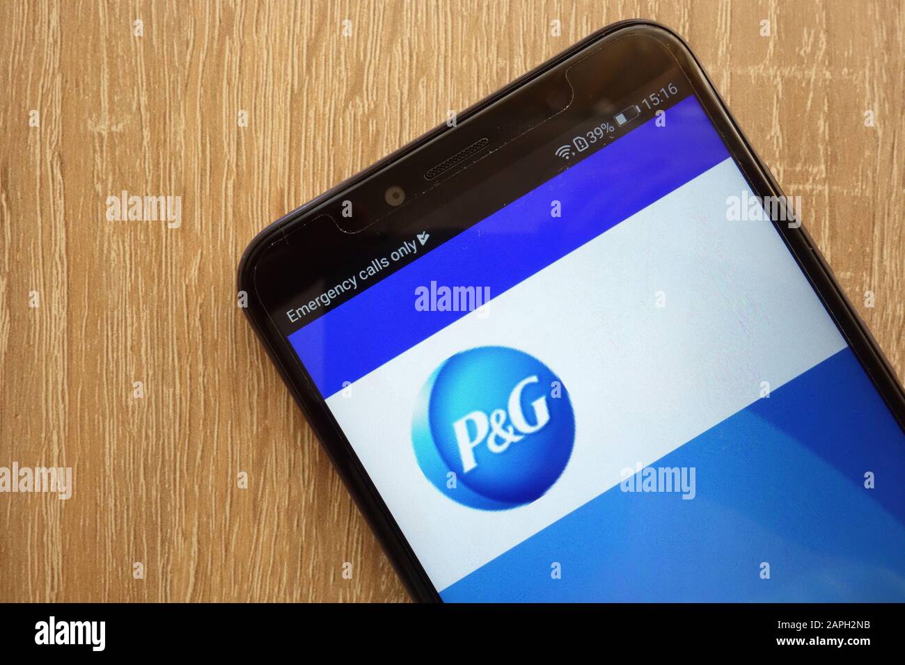 Die Website von Procter & Gamble wird auf einem modernen Smartphone angezeigt Stockfoto