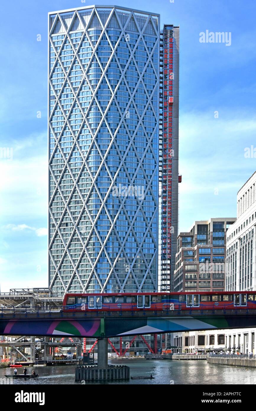 Neufundland Wahrzeichen Wohnung Wolkenkratzer Tower Block Baustelle außen komplette Innengebäude in Progress Canary Wharf London UK Stockfoto
