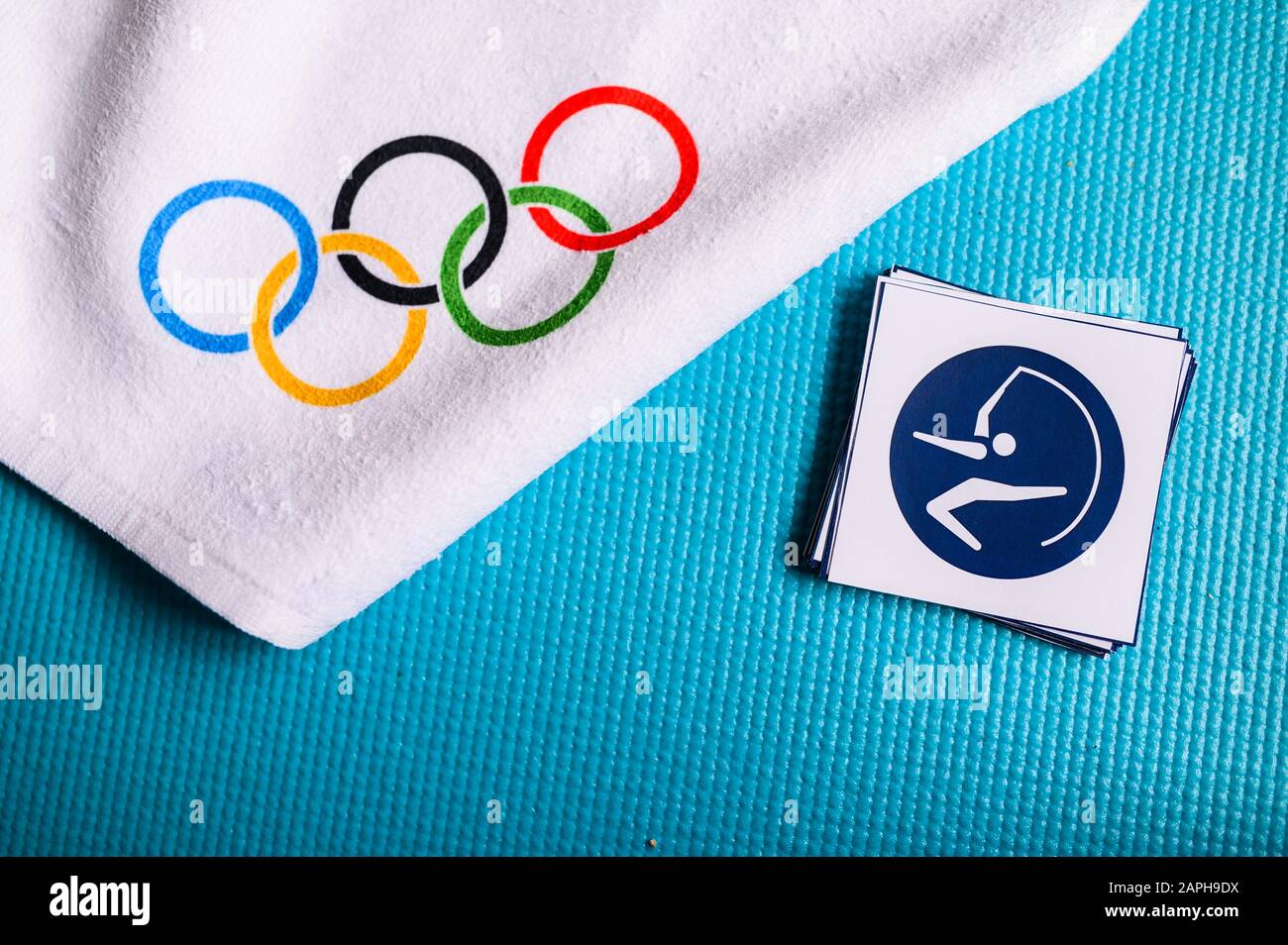 TOKIO, JAPAN, JANUAR. 20. 2020: Piktogramm rhythmische Sportgymnastik für olympisches Sommerspiel Tokio 2020 Stockfoto