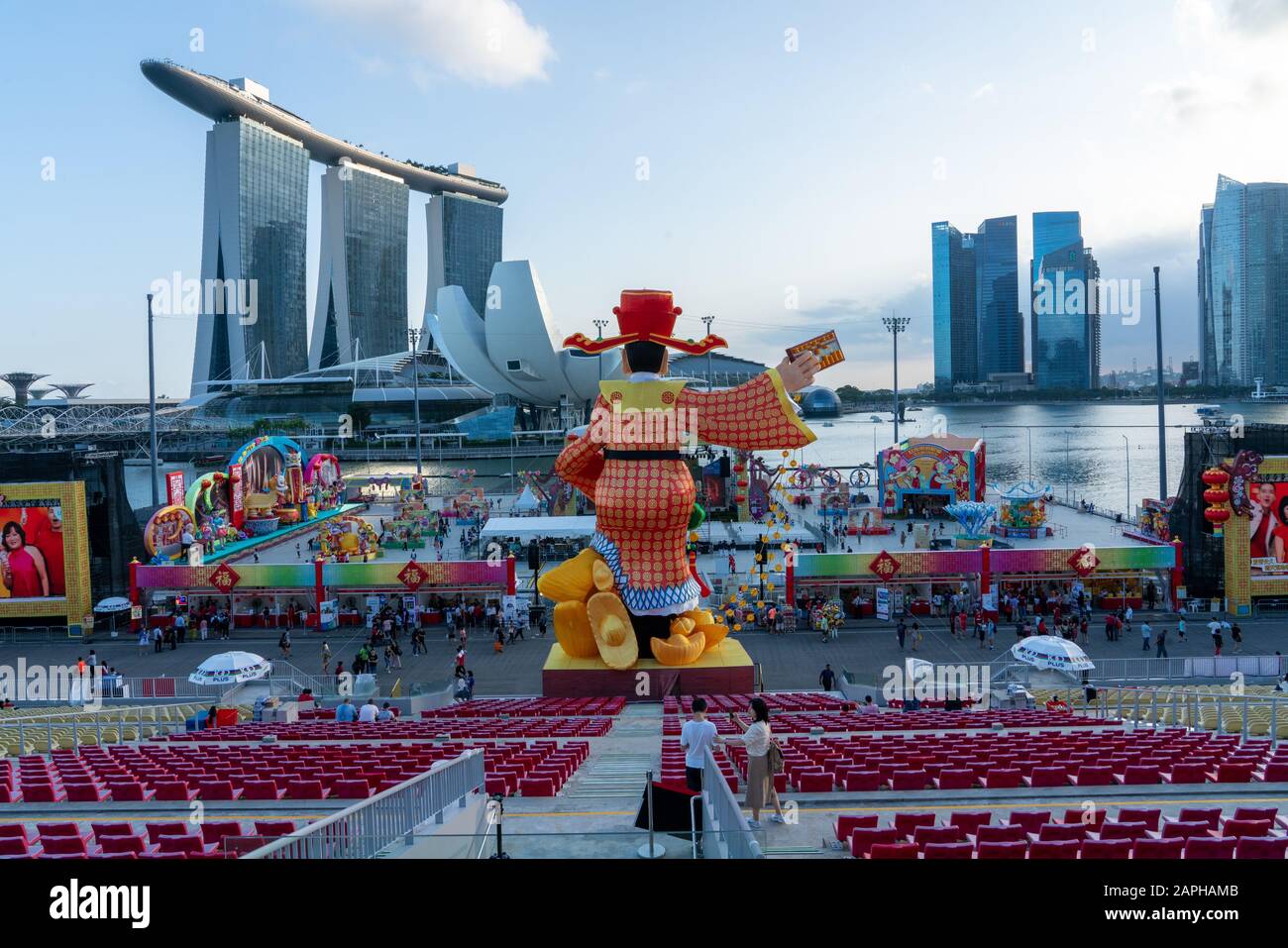 Singapur, Singapur - 23. Januar 2020: Singapore Chinese New Year River Hong Bao 2020 Celebration, das Jahr der Ratte. Der Glücksgott Stockfoto