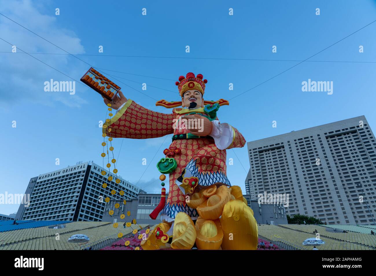 Singapur, Singapur - 23. Januar 2020: Singapore Chinese New Year River Hong Bao 2020 Celebration, das Jahr der Ratte. Der Glücksgott Stockfoto