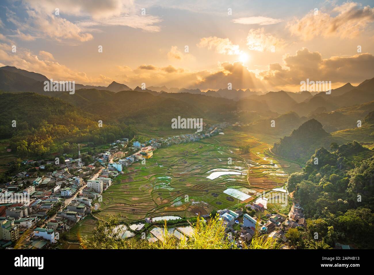 Sonnenuntergang Dong Van, ha Giang, Vietnam - UNESCO Geopark, Dämmerhimmel Stockfoto