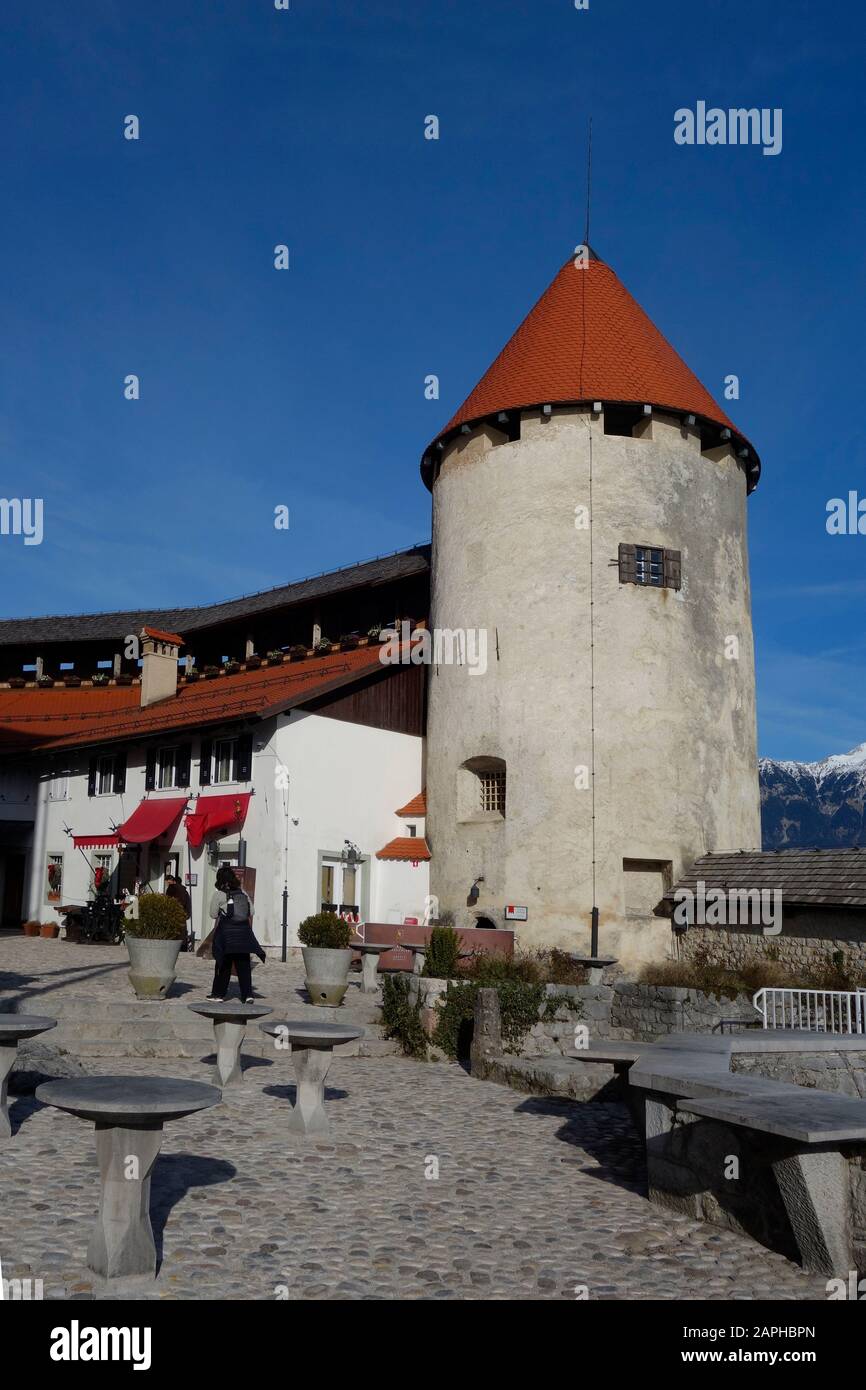 Hauptverteidigungsturm der Burg Bled. Slowenien. Stockfoto