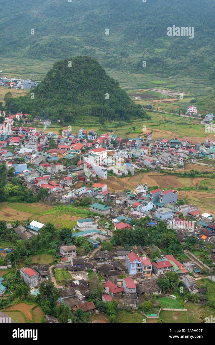 Landschaft vietnames Stadt Quan Ba in den Karstmointänen ist der Berg Fee ein Wahrzeichen für Touristen. Stockfoto