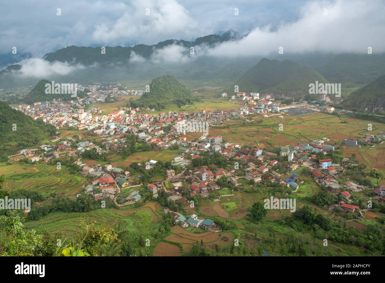 Landschaft vietnames Stadt Quan Ba in den Karstmointänen ist der Berg Fee ein Wahrzeichen für Touristen. Stockfoto