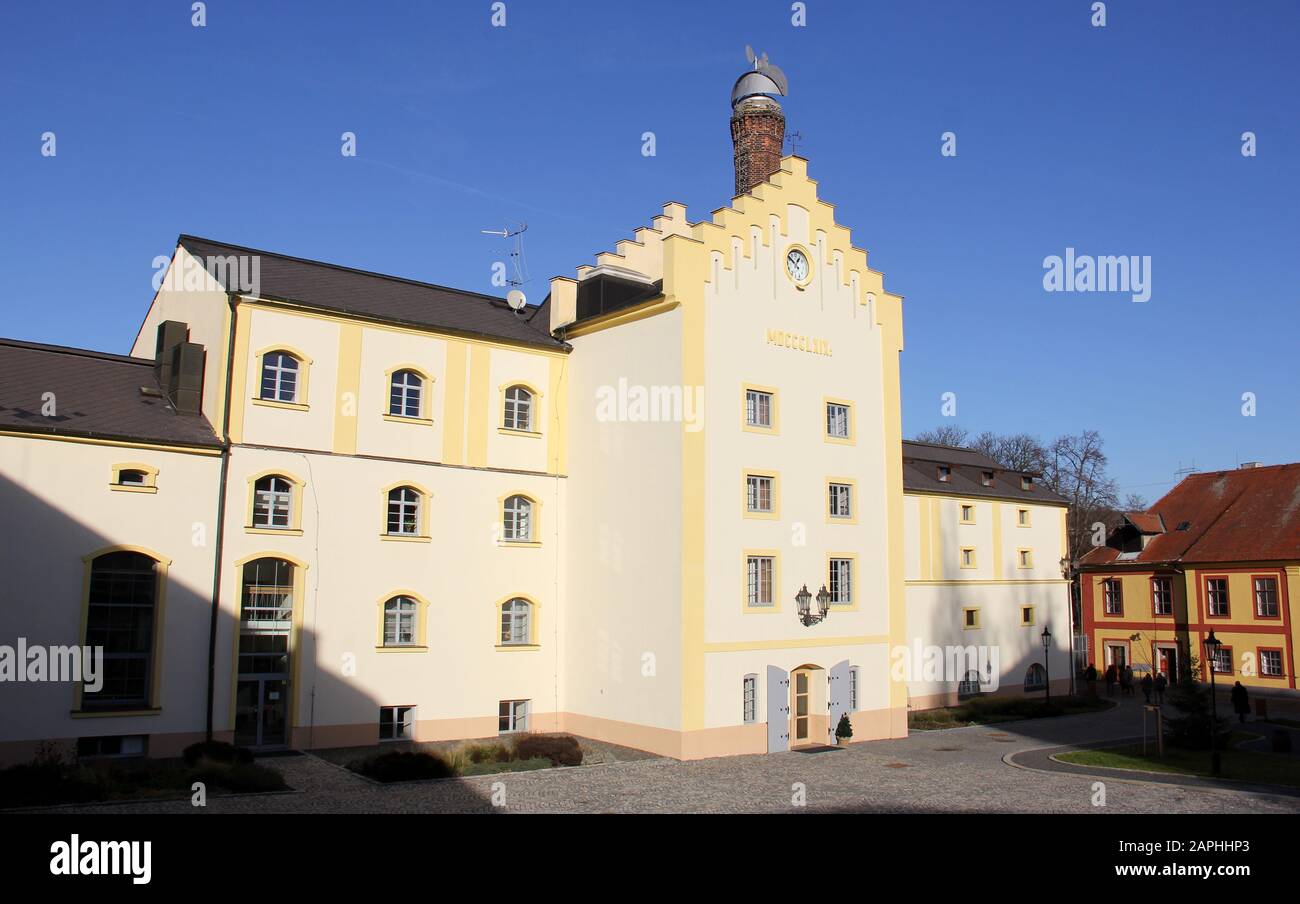Historische Königliche Brauerei und Abfüllanlage, Blick vom Hof, Krusovice, Tschechien Stockfoto