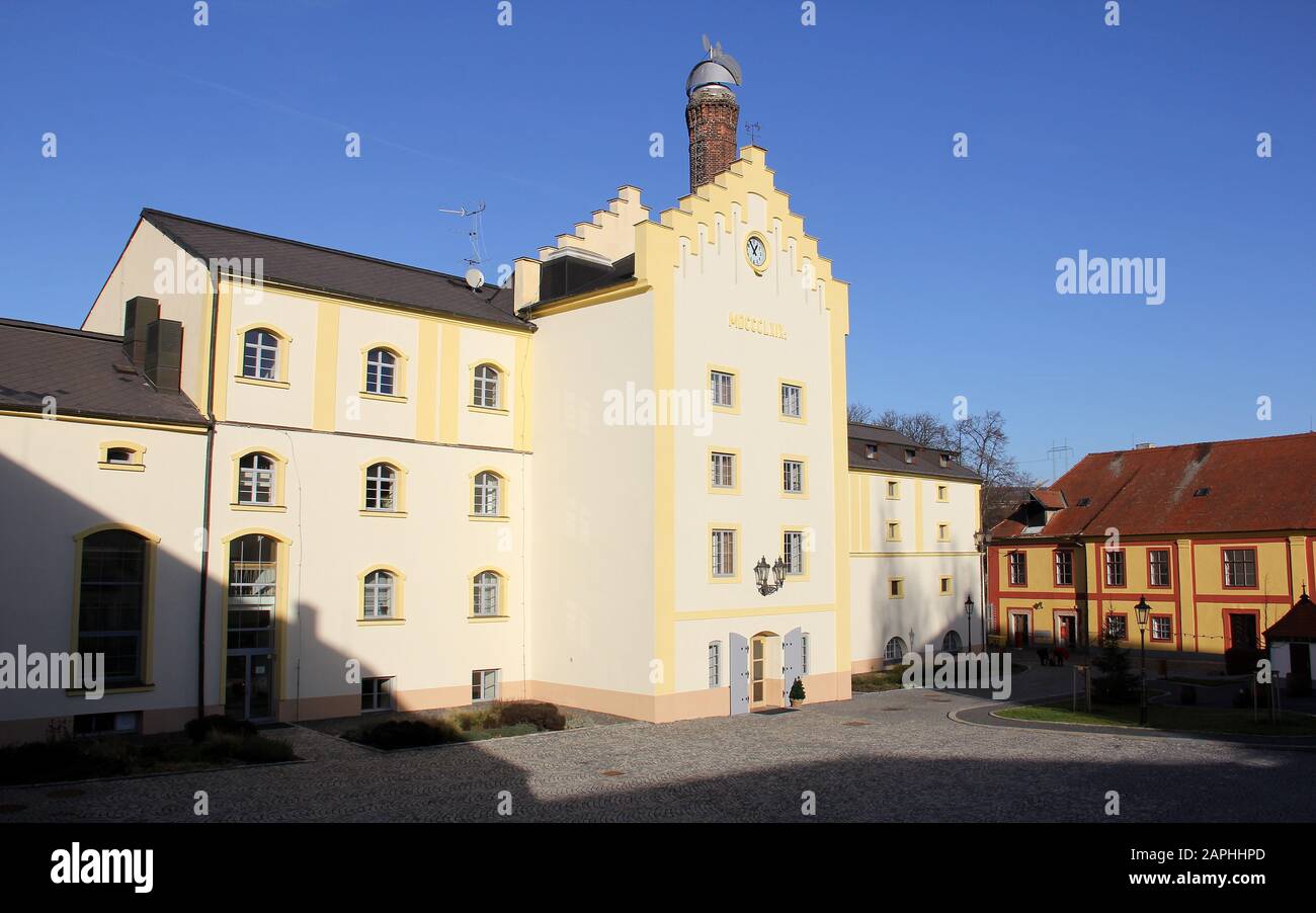 Historische Königliche Brauerei und Abfüllanlage, Blick vom Hof, Krusovice, Tschechien Stockfoto