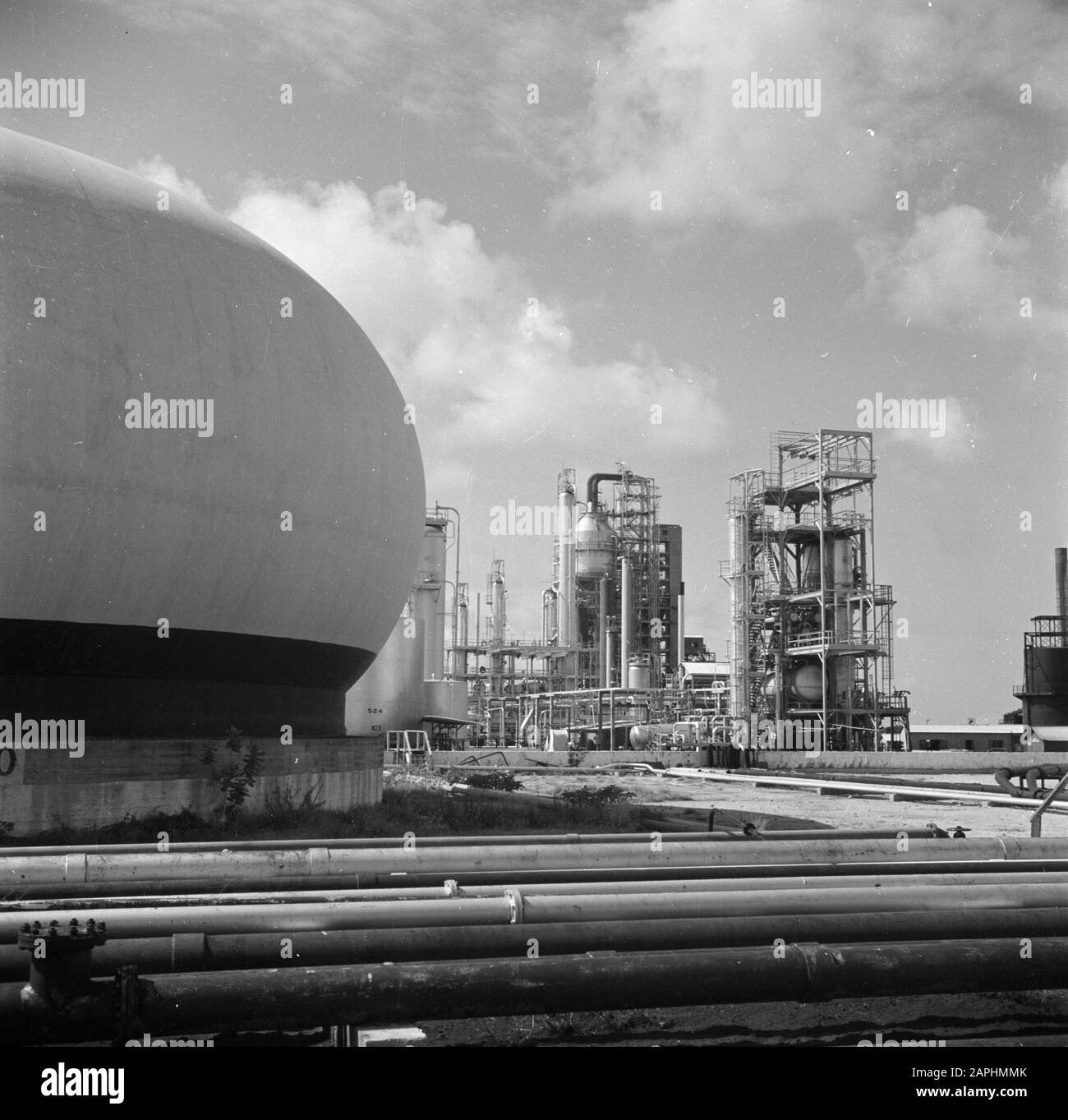 Reisen nach Suriname und die niederländischen Antillen Beschreibung: The Lake Oil Raffinerie in San Nicolas auf Aruba Datum: 1947 Ort: Aruba, San Nicolas Schlüsselwörter: Raffinerien Institutionenname: Lago Stockfoto