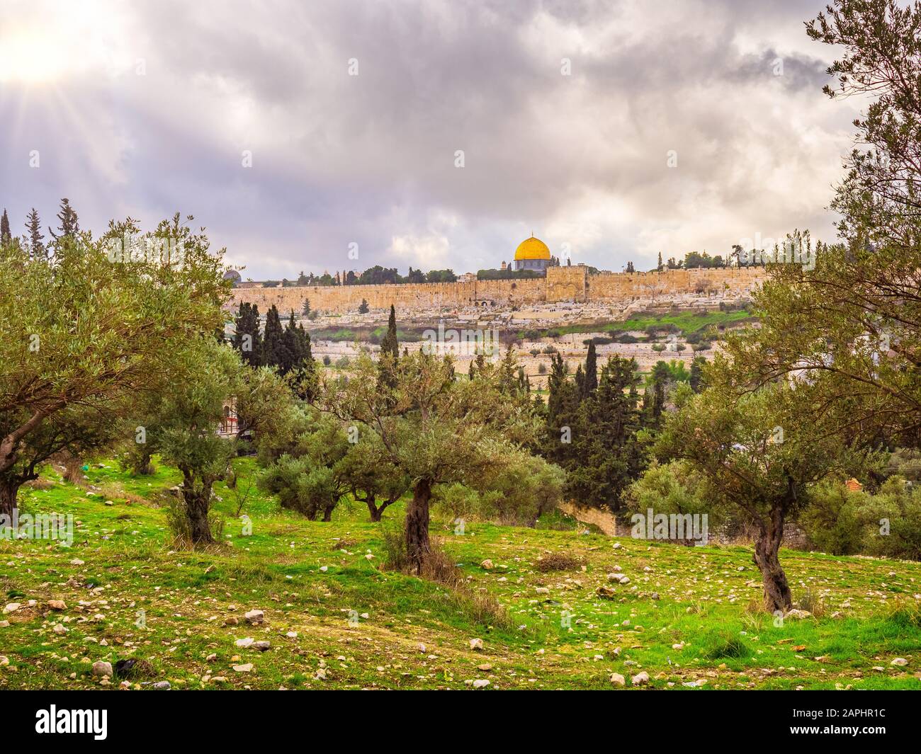 Wände der Altstadt von Jerusalem und der Felsendom Stockfoto
