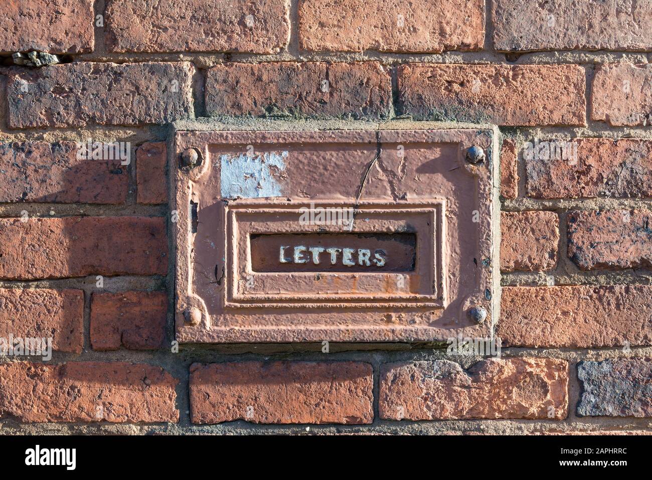 Typischer alter Briefkasten im Juwelierviertel von Birmingham, der es erlaubte, Wertgegenstände wie Schmuck sicher einzulegen, aber nicht zu entfernen Stockfoto