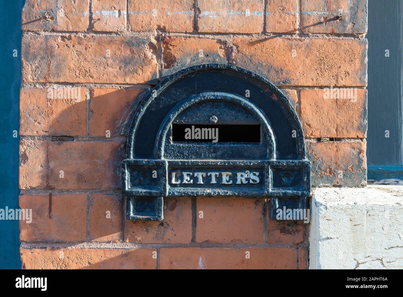 Typischer alter Briefkasten im Juwelierviertel von Birmingham, der es erlaubte, Wertgegenstände wie Schmuck sicher einzulegen, aber nicht zu entfernen Stockfoto