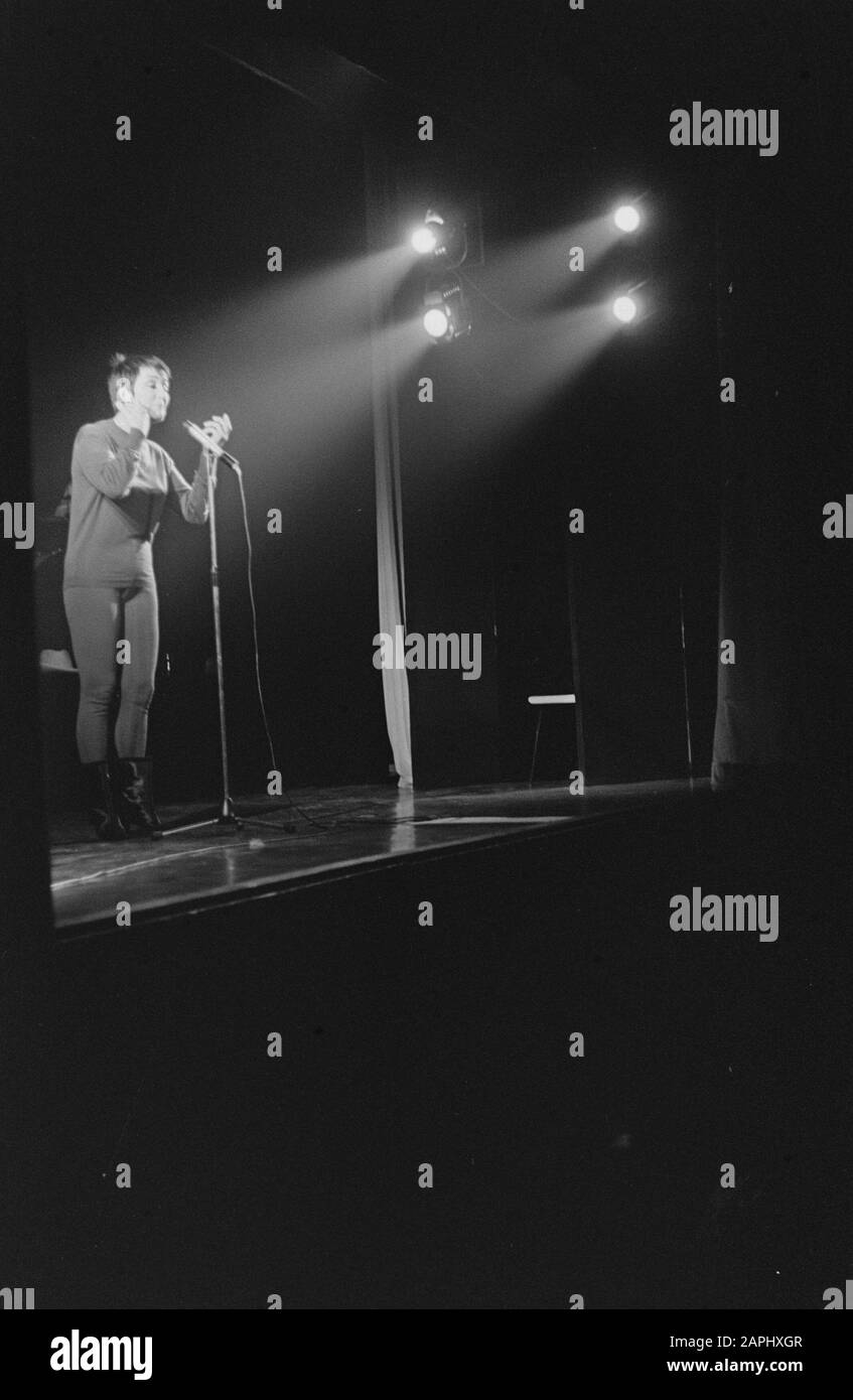 Die Rika Jansen One Woman Show im Rembrandttheater, Rika Ihr Repertoire Datum: 17. Juli 1964 persönlicher Name: Jansen, Rika Institutionname: Rembrandt Theater Stockfoto