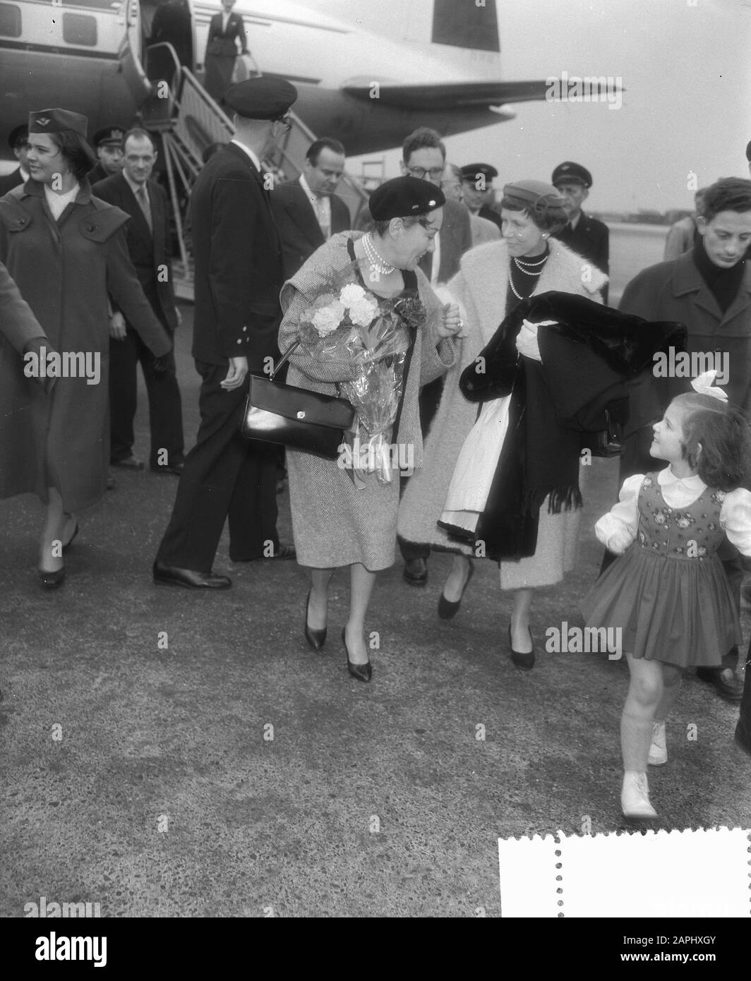 Amerikanische Filmstar Gloria Swanson, Ankunft Schiphol Datum: 4. November 1955 Ort: Noord-Holland, Schiphol Schlüsselwörter: Ankünfte, Schauspielerinnen, Filmstars, Flughäfen persönlicher Name: Swanson, Gloria Stockfoto