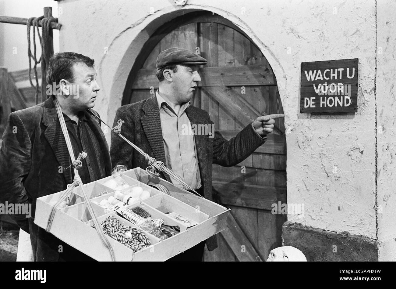 Die Rudi Carrellshow im Zeichen der Farm. The Mounties as Peddlers Datum: 5. April 1963 Schlüsselwörter: Peddlers persönlicher Name: Bambergen, Piet, Vooren, René van Institutionname: Mounties, The Stockfoto