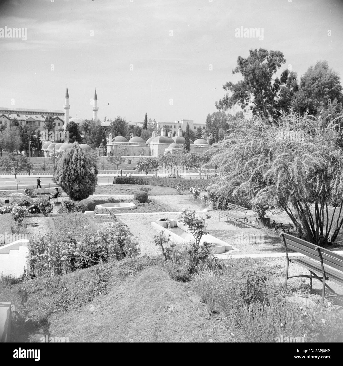 Naher Osten 1950-1955: Syrien - Damaskus Beschreibung: Die Sultan-Süleyman-Moschee Datum: 1950 Standort: Damaskus, Syrien Schlüsselwörter: Moscheen, Parks, Gärten Stockfoto