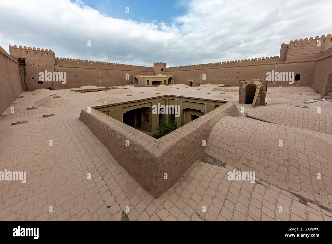 Überreste der mittelalterlichen Festung Rayen im Iran Stockfoto