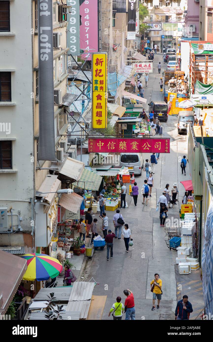 Straßenlandschaft auf der Insel Hongkong, Geschäfte an Marktständen, Soho, Hongkong Asien Stockfoto