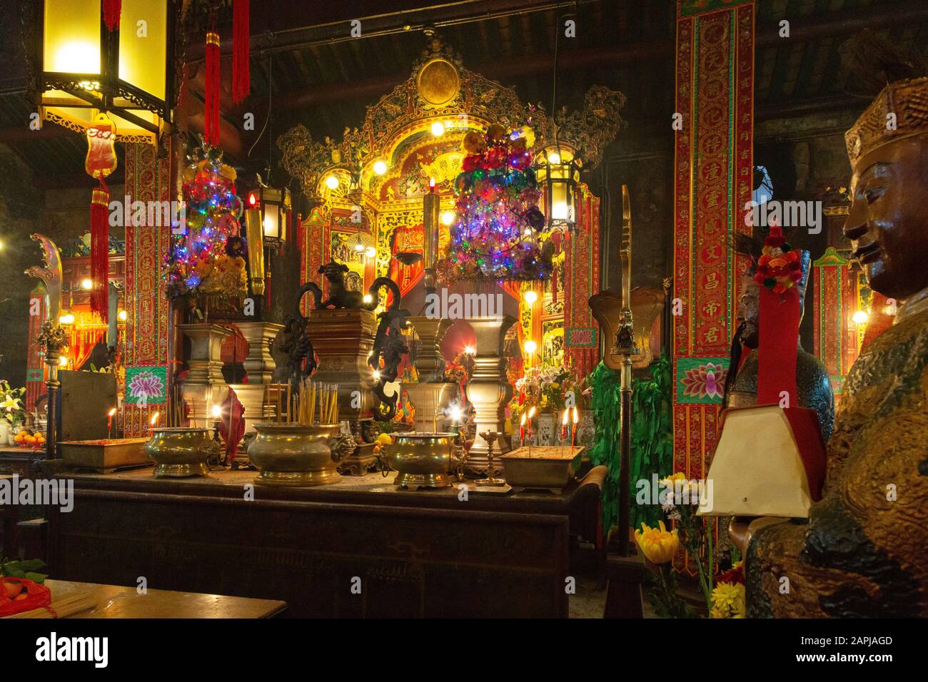 Man Mo Tempel Hongkong - in Man Mo Tempel, ein Tempel, der dem Literatur-Gott Man Tai gewidmet ist, und der Kampf-Gott Mo Tai, Hong Kong Island, Asien Stockfoto