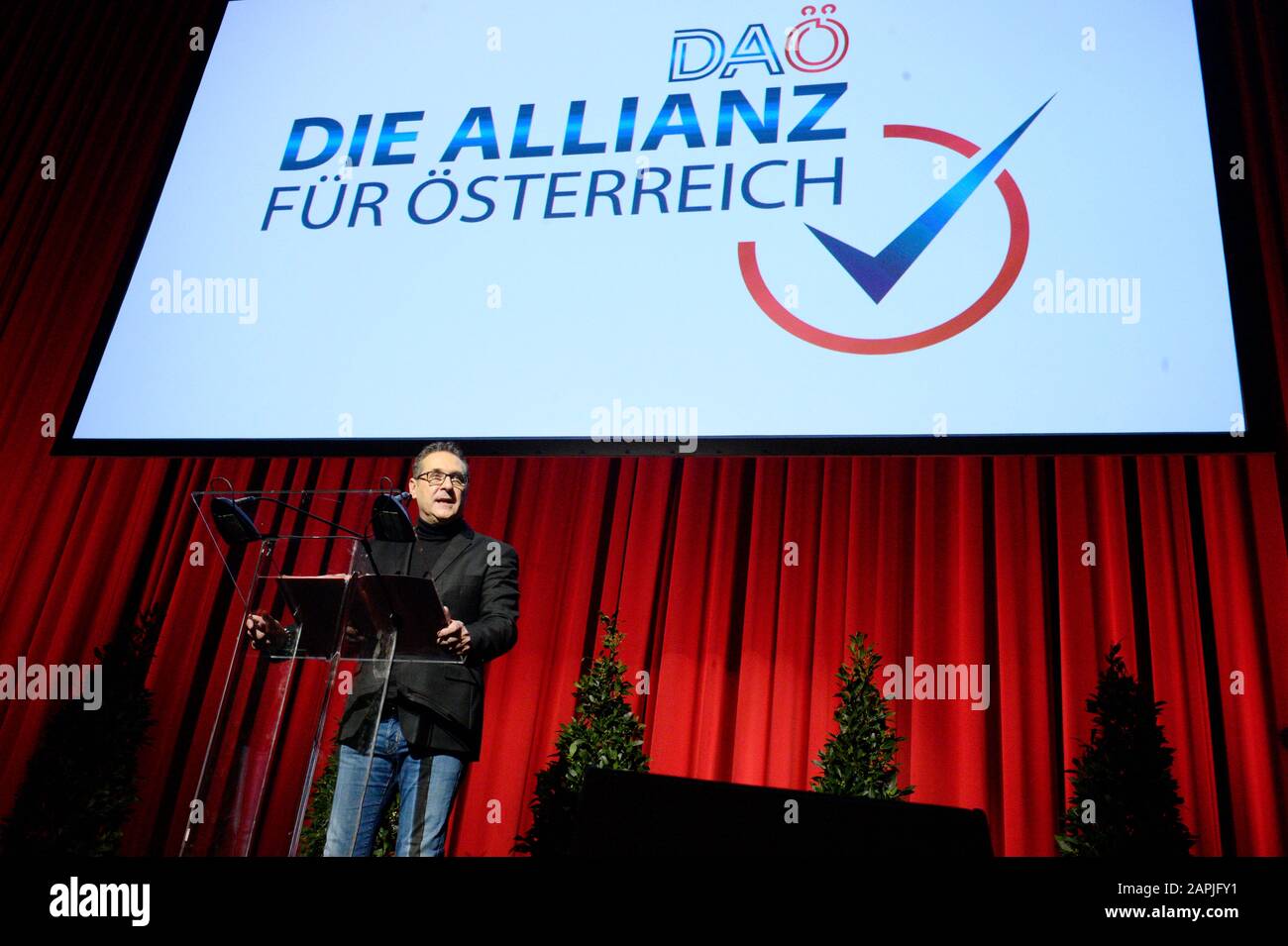 Wien, Österreich. Januar 2020. Neujahrsversammlung der DAÖ (Allianz für Österreich) in der Sofiensäle. Die DAÖ spaltete sich von der FPÖ (Freiheitliche Partei Österreich) ab und gründete einen eigenen Verein. Gastredner ist der ehemalige Vizekanzler von Österreich, Heinz Christian Strache, der aus der FPÖ ausgeschlossen wurde. Kredit: Franz Perc / Alamy Live News Stockfoto