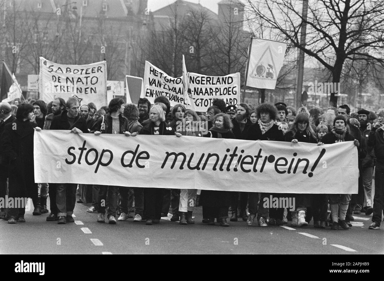 Demonstration in Groningen gegen den Munitionstransport mit Zügen vom Eemshaven nach Westdeutschland Datum: 23. Januar 1982 Standort: Groningen Schlüsselwörter: Demonstration Stockfoto