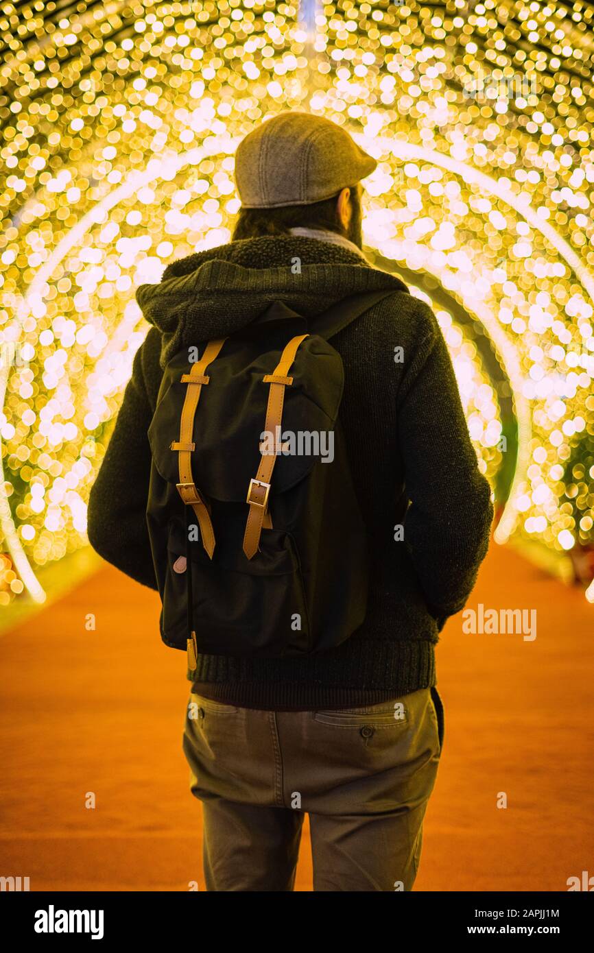 Mann Von Hinten Stockfotos Und Bilder Kaufen Alamy