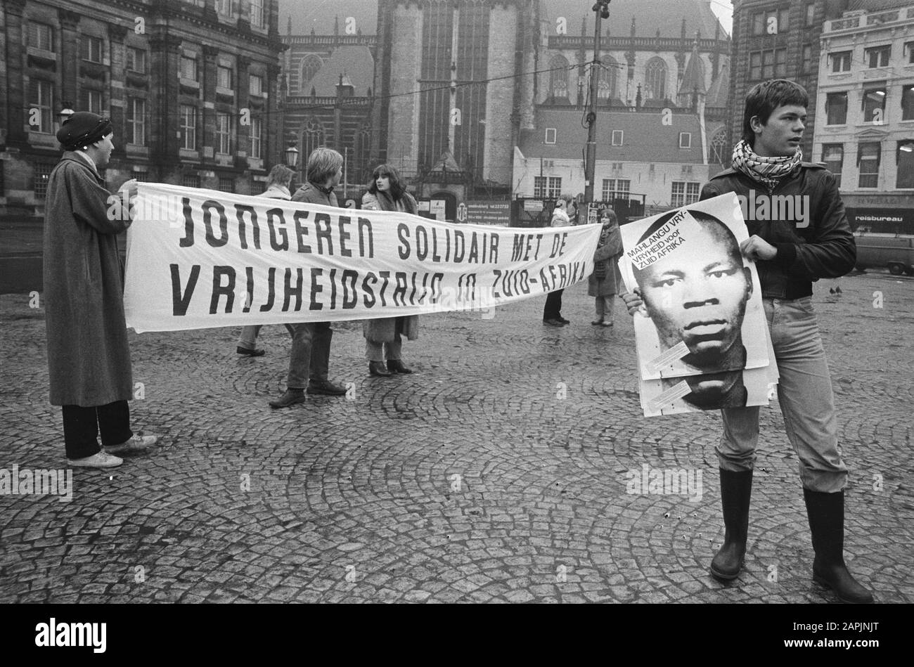Demonstration gegen das Todesurteil Zuidadrikaan Mahlanger, am Dam in Amsterdam Datum: 7. februar 1979 Ort: Amsterdam, Noord-Holland Schlüsselwörter: Demonstrationen Stockfoto