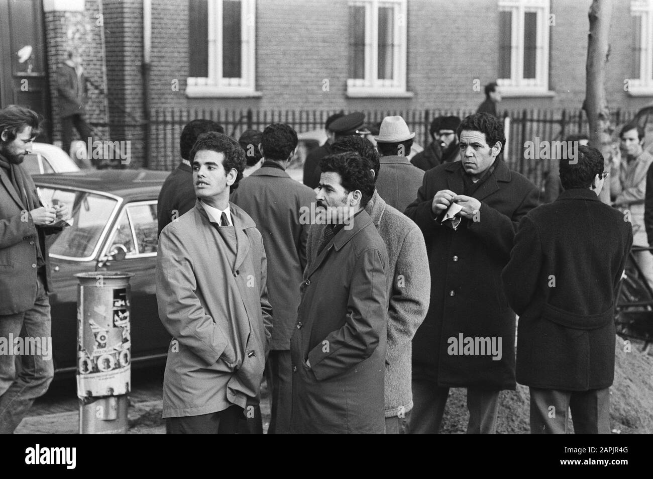 Demonstration hauptsächlich von Einwanderern gegen arme Immigrantenarbeiter in Amsterdam; Gruppe von Einwanderern Datum: 12. Dezember 1970 Standort: Amsterdam, Noord-Holland Schlüsselwörter: Demonstrationen, Gastarbeiter Stockfoto