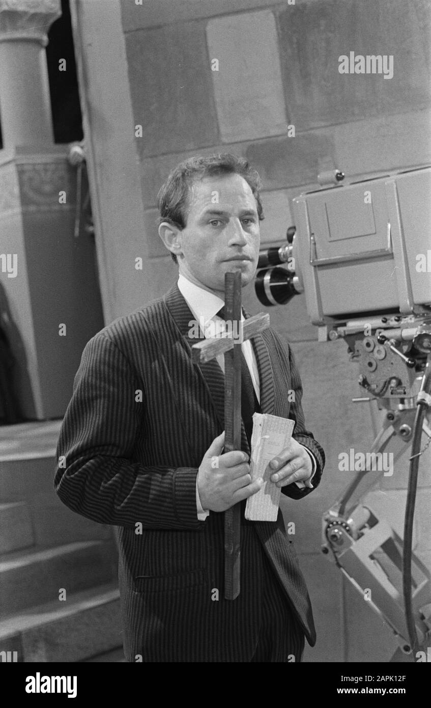 Den Spyeghel der Salicheyt von Elckerlyc spielen für KRO-TV. Während der Probe. Datum: 20. März 1963 Schlagwörter: Proben, Fernsehdramen, Schauspieler Institutionenname: Kro Stockfoto