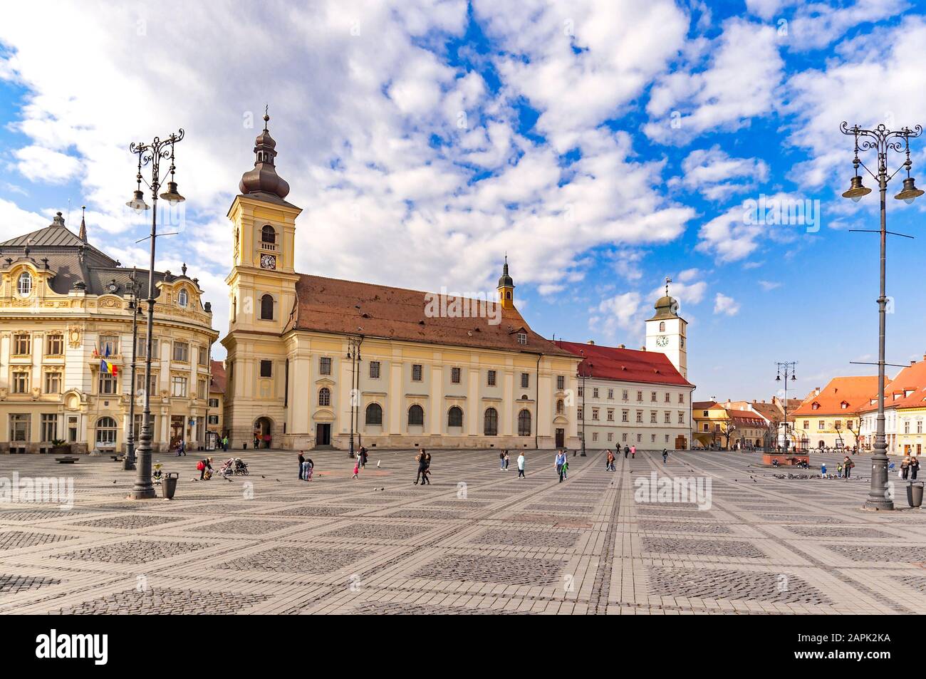 Panorama von Sibiu, Siebenbürgen, Rumänien, Hauptplatz der Stadt an einem sonnigen Tag Stockfoto