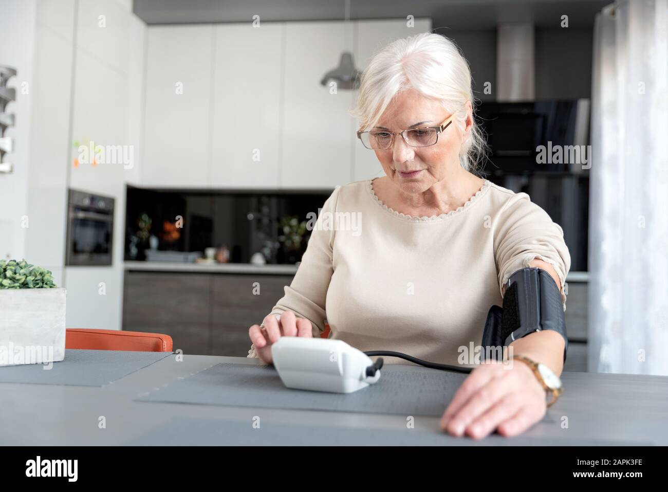 Systolischer Blutdruck Fotos Und Bildmaterial In Hoher Aufl sung Alamy systolischer-blutdruck-fotos-und-bildmaterial-in-hoher-aufl-sung-alamy