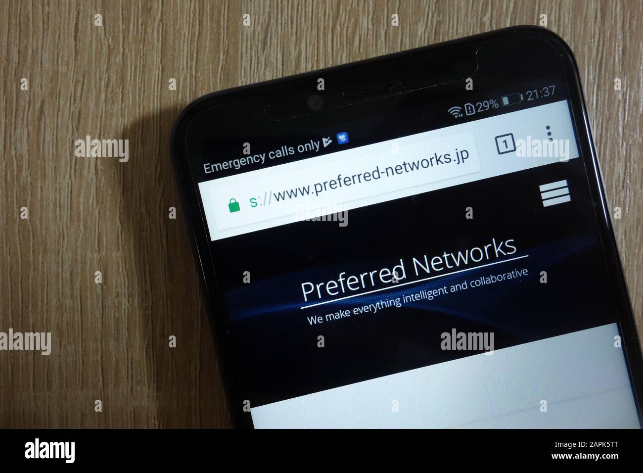 Die Website von Preferred Networks wird auf einem modernen Smartphone angezeigt Stockfoto