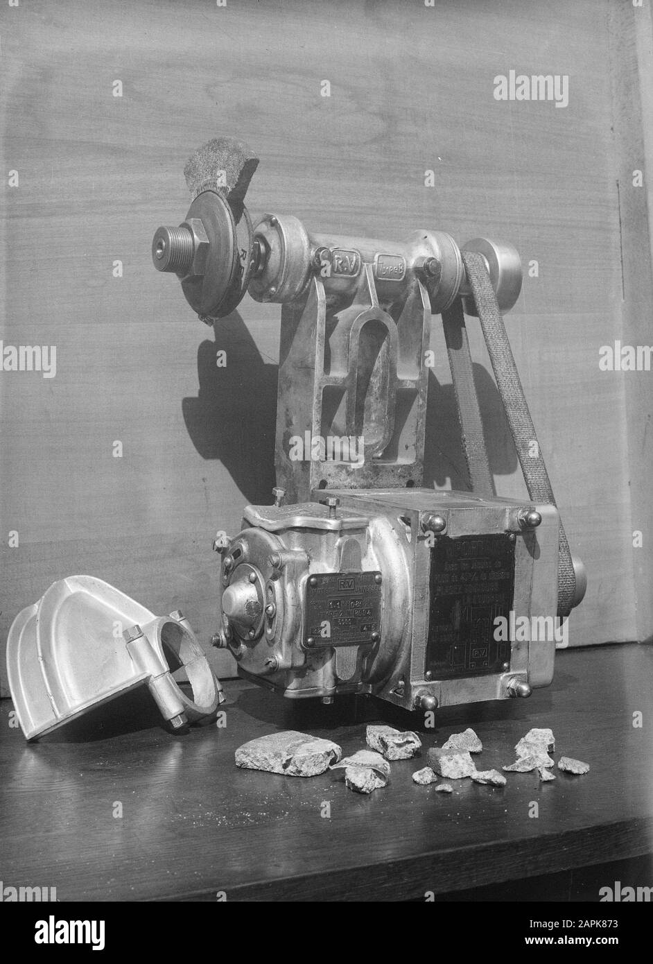 9x12 elektrische Schleifmaschine Rectifieuse Datum: 1934 Schlagwörter: Schleifmaschinen Stockfoto