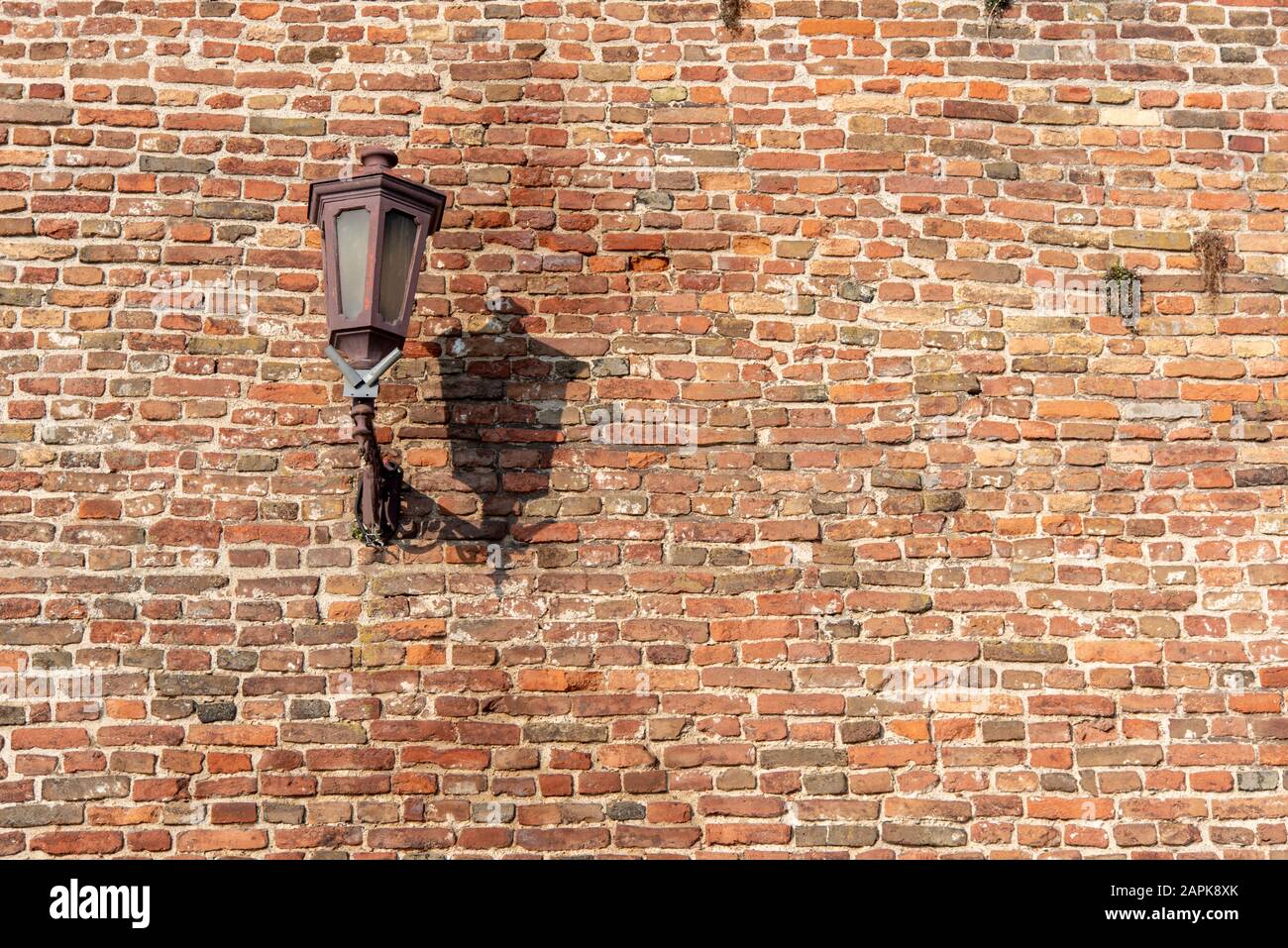 Old Brick Wall mit Lantern Courtyard an der Zitadelle von Spandau Stockfoto