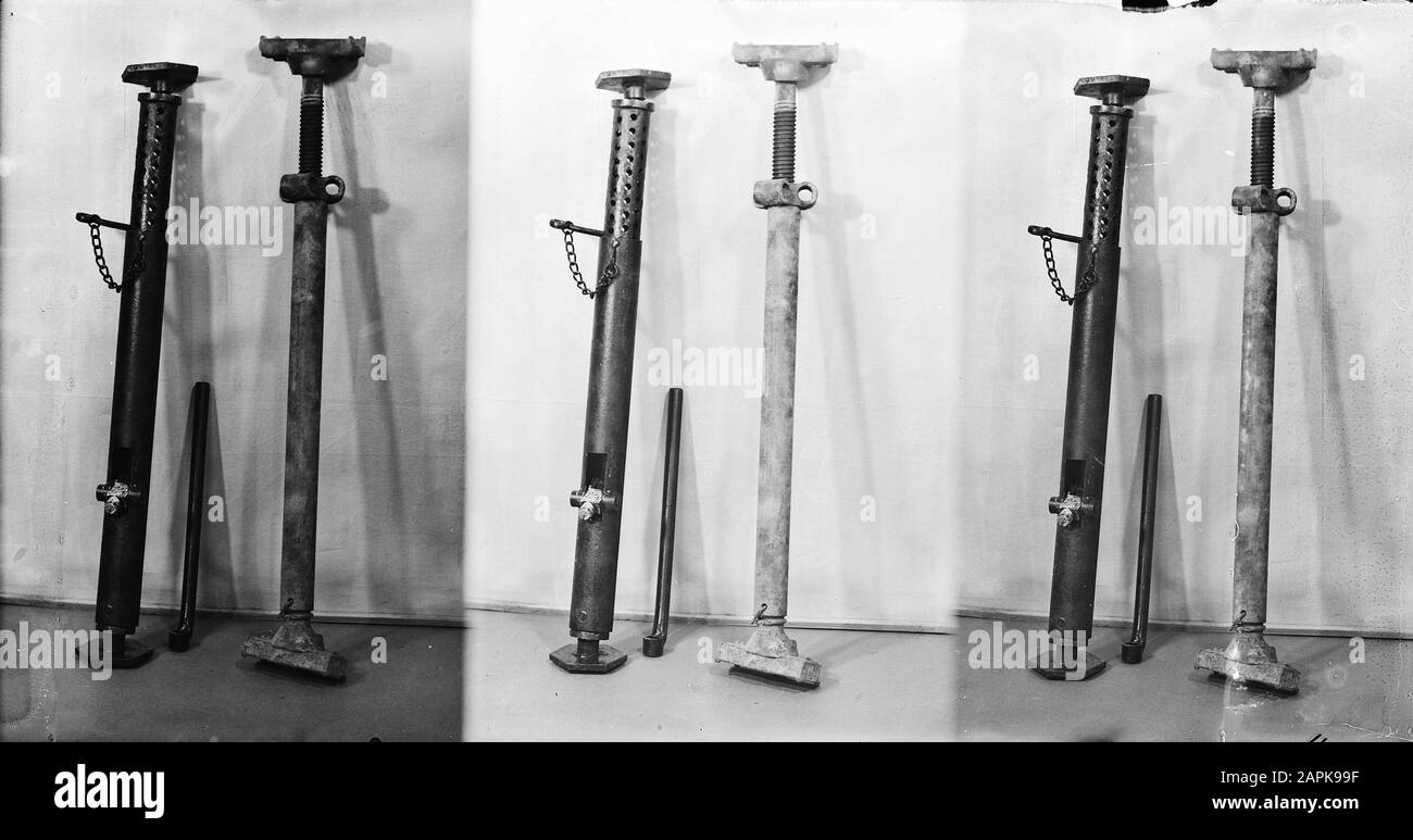 9x18 Left Ahre kanalisationsstut (Druckfederprinzip). Rechter Duff (Schraubenstempel) Datum: Undatierte Stichwörter: Kanalisationsstreben, Schraubenstempel Stockfoto