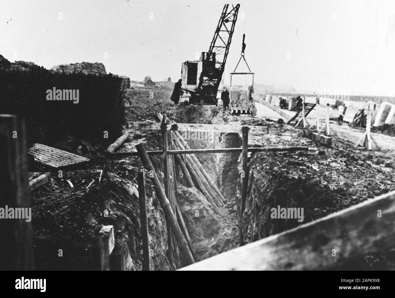 8.2x8.2 Struts bei Erdarbeiten Datum: Februar 1950 Schlagwörter: Erdarbeiten, Streben Stockfoto