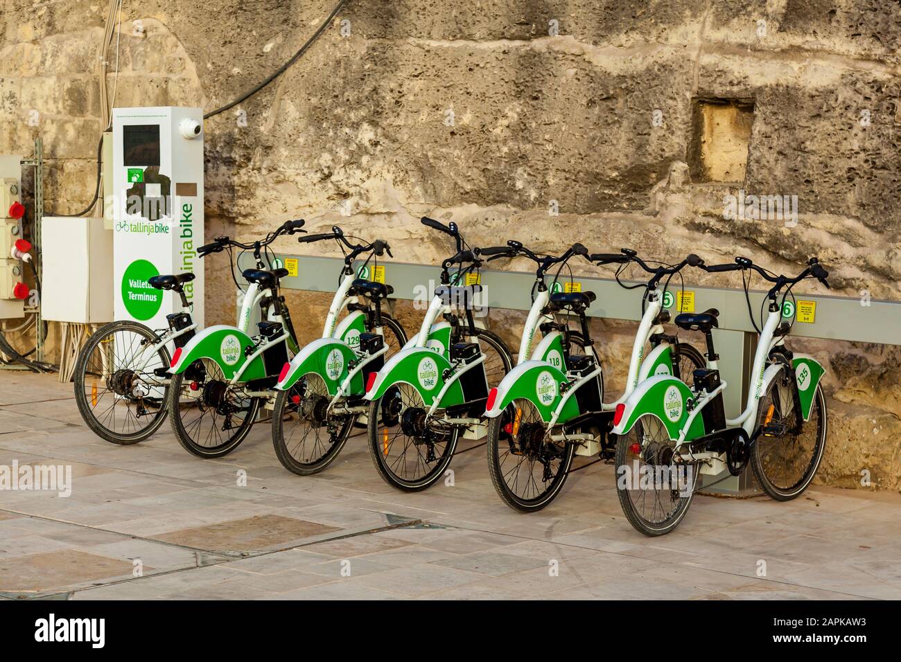 Valletta Malta 15. Juni 2019: Verleih von Elektrofahrrädern in Valletta Stockfoto