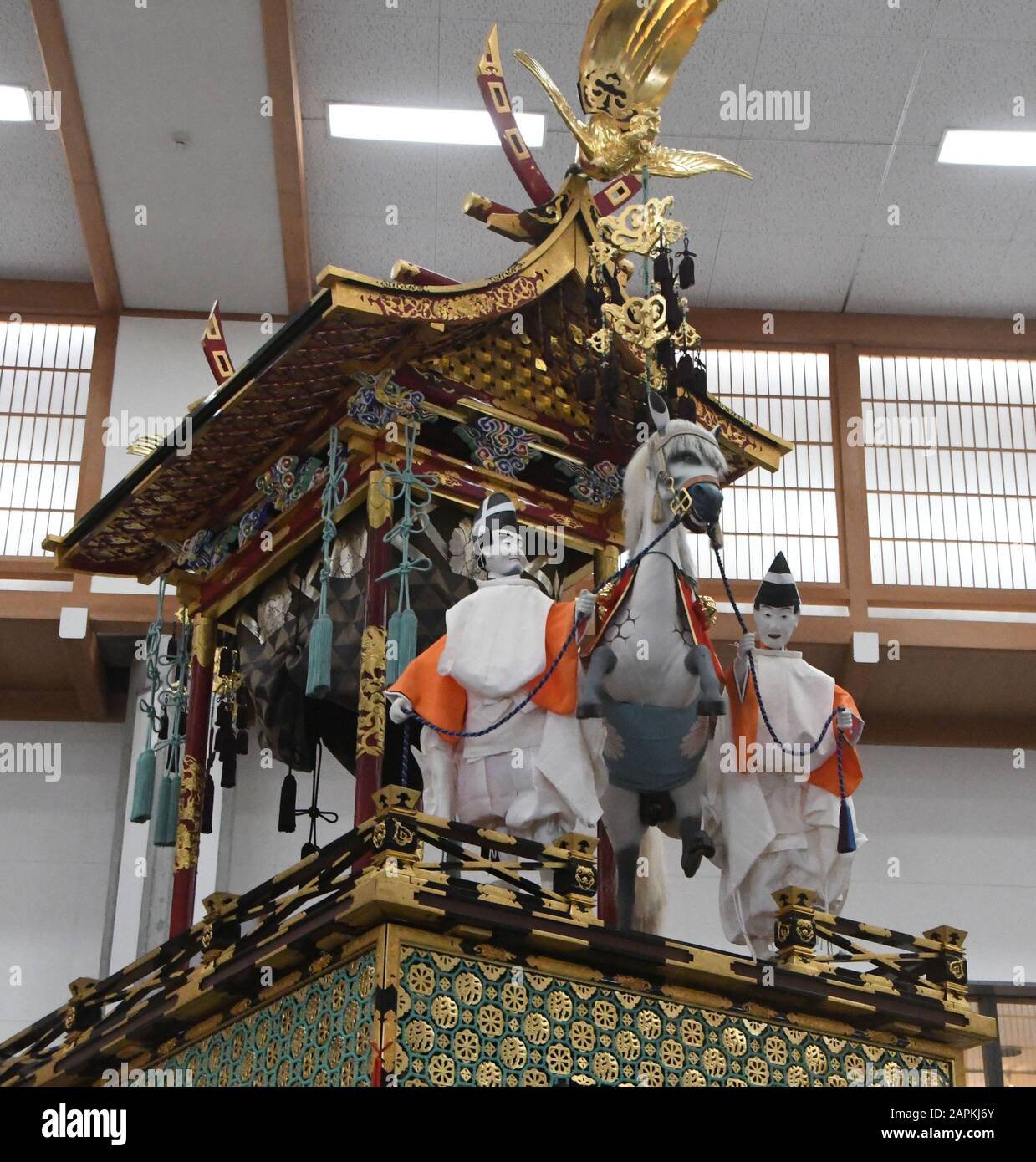 Takayama, Japan. Nov. 2018. Takayamas berühmte elaborierte Festschwimmhallen werden am Sonntag, 18. November 2018 in der Ausstellungshalle der Festschwimmerausstellungen in Takayama, Japan, gezeigt. Credit: Mark Hertzberg/ZUMA Wire/Alamy Live News Stockfoto