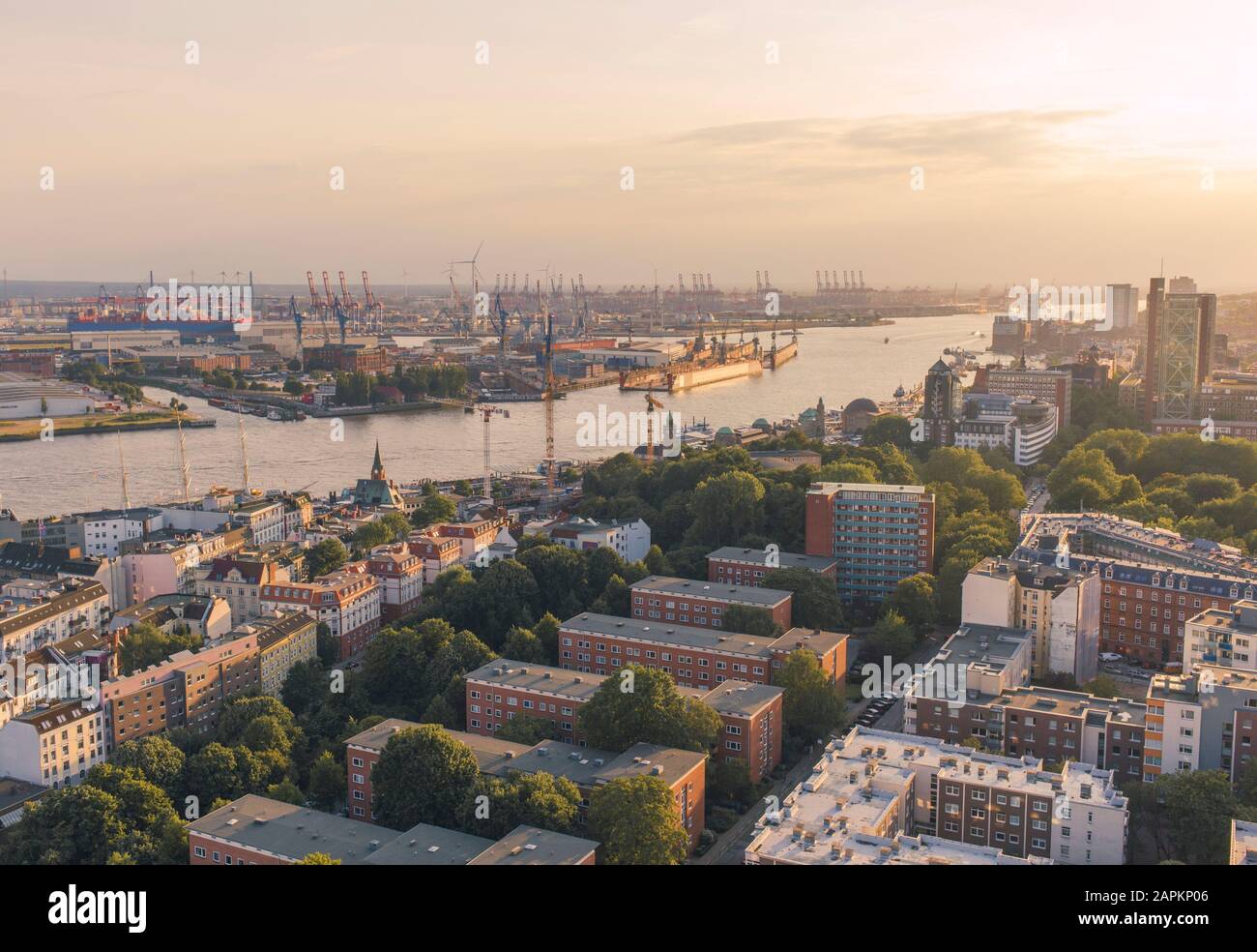 Deutschland, Hamburg, Luftaufnahme von Fluss und Neustadt Stockfoto