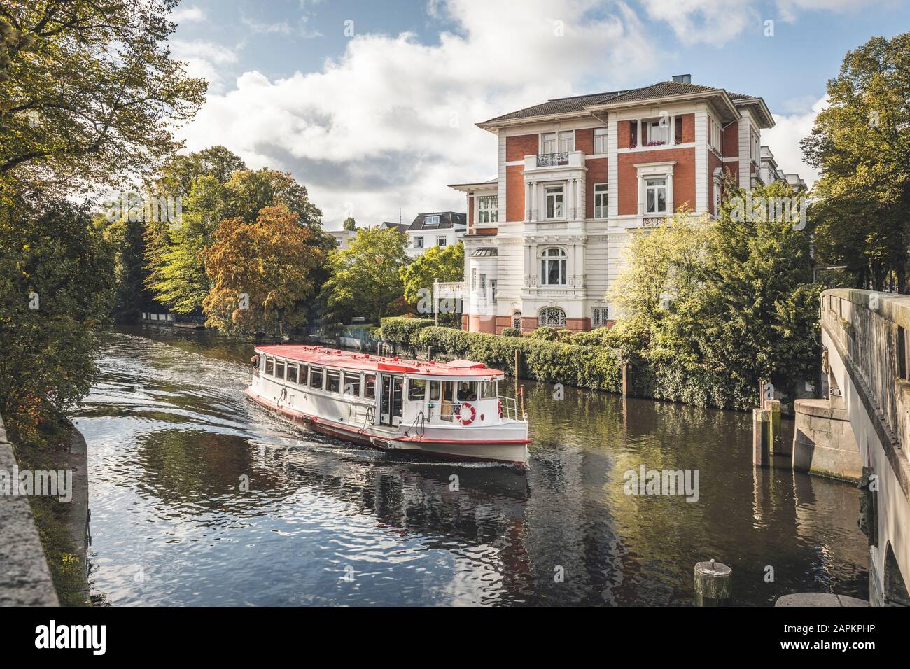 Deutschland, Hamburg, Tourboot auf der Alster Stockfoto