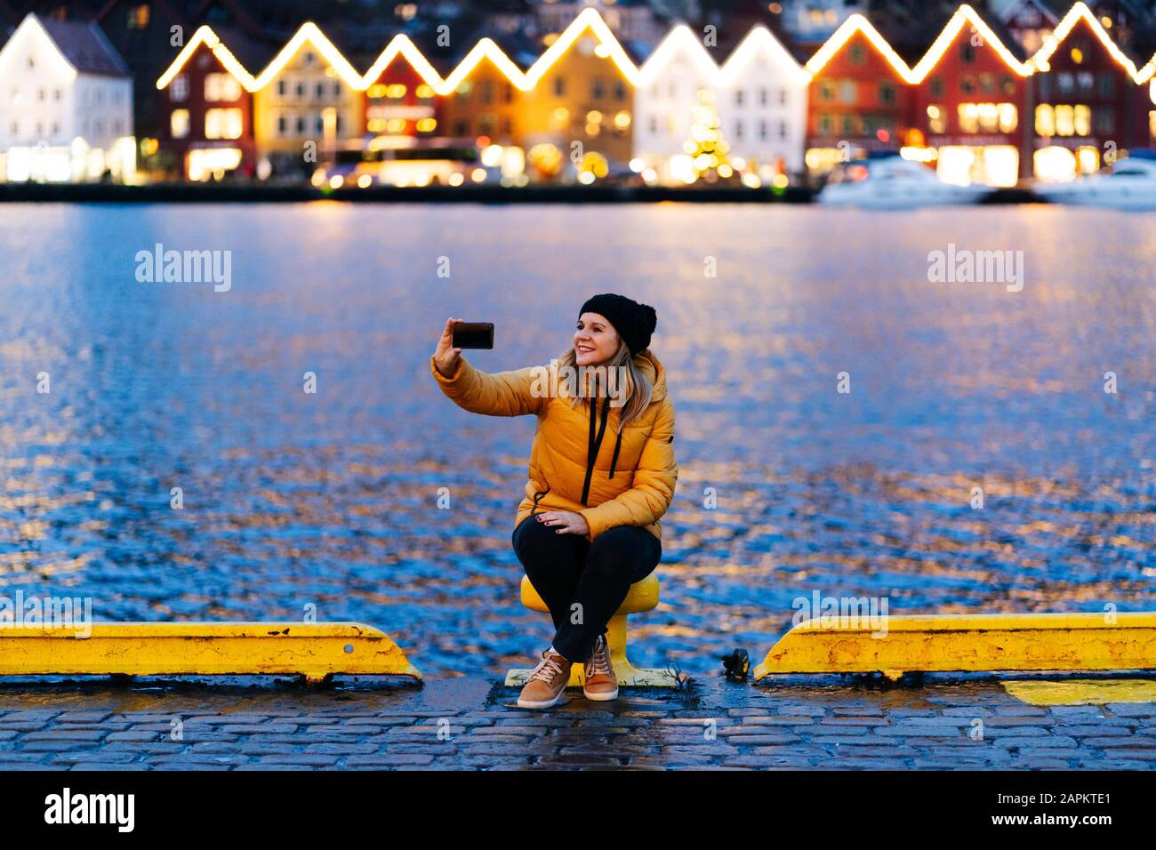 Frau, die selfie, Bergen, Norwegen, nimmt Stockfoto