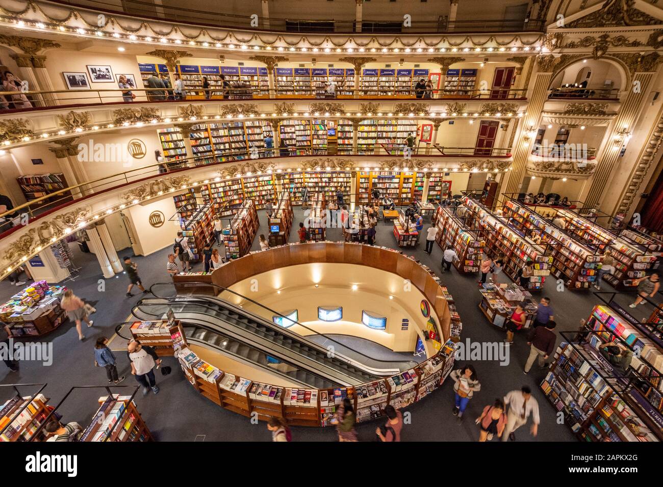 Schöner Blick auf das alte historische Architekturgebäude im Zentrum von Buenos Aires, Argentinien Stockfoto