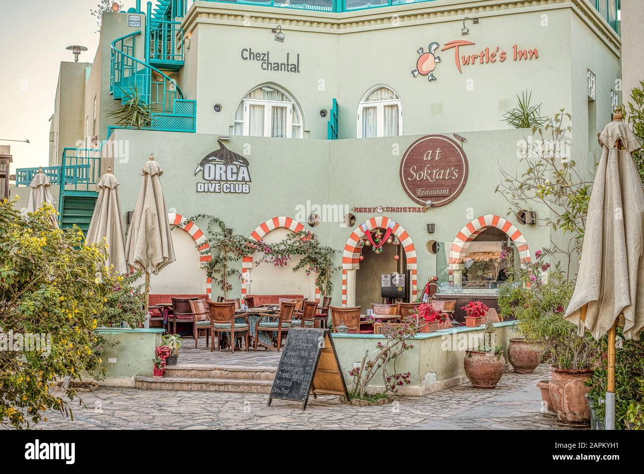 Buntes Restaurant und Gasthaus an der Promenade in el Gouna, Ägypten, 11. Januar 2020 Stockfoto